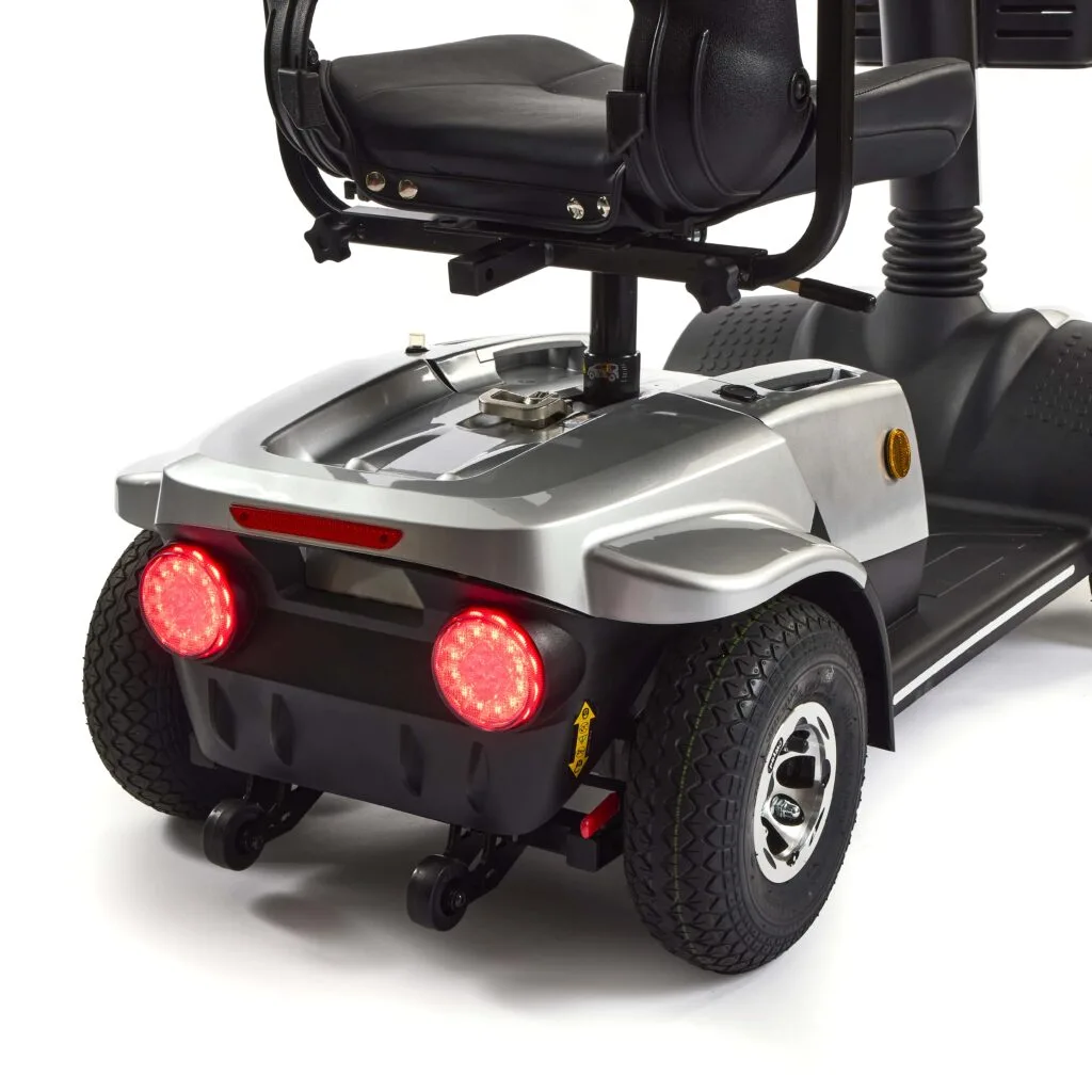 Mogel M500 yaşlı scooter arka görünüm dört tekerlekli stabil platform