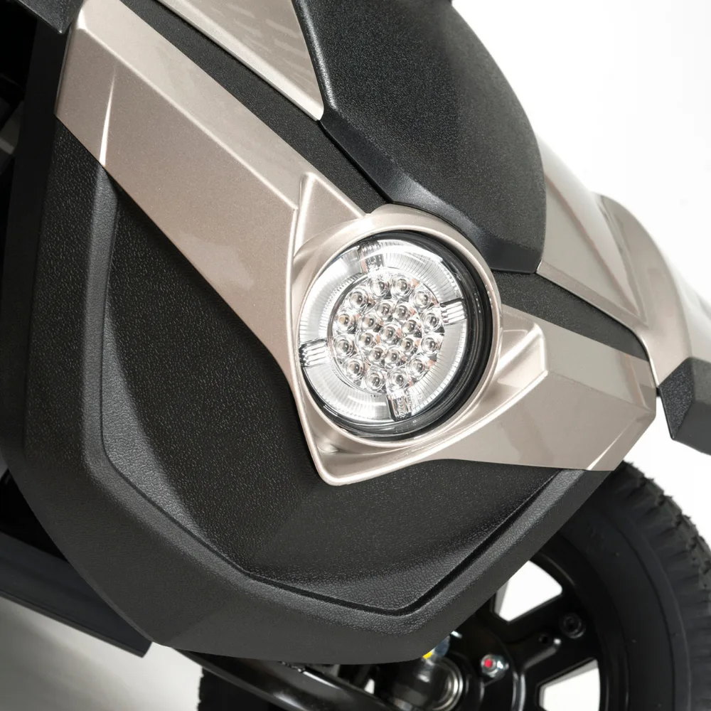 Vermeiren Mercurius 4D akülü scooter 4D denge sistemi 15 km hız site içi park kullanım ön görünüm