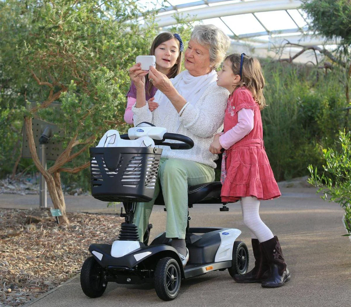 Invacare Colibri kırmızı renk seçeneği