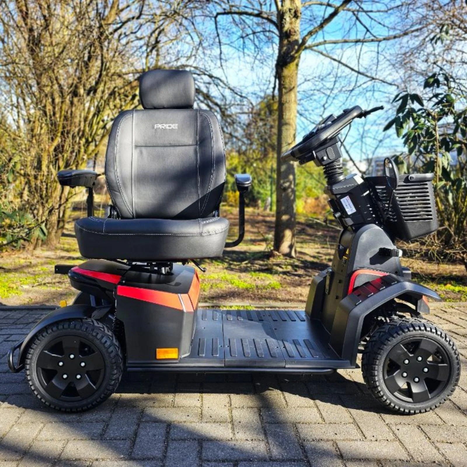 Pride CX-4 kullanımda dış mekân parkur