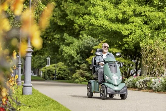 Drive Medical Bluster Lithium yeşil scooter arka görünüm - Mogel