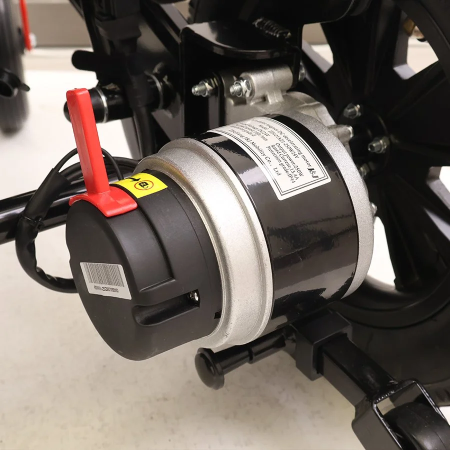 Jetty JT-310 motor ve kırmızı boşa alma kolu yakın çekim