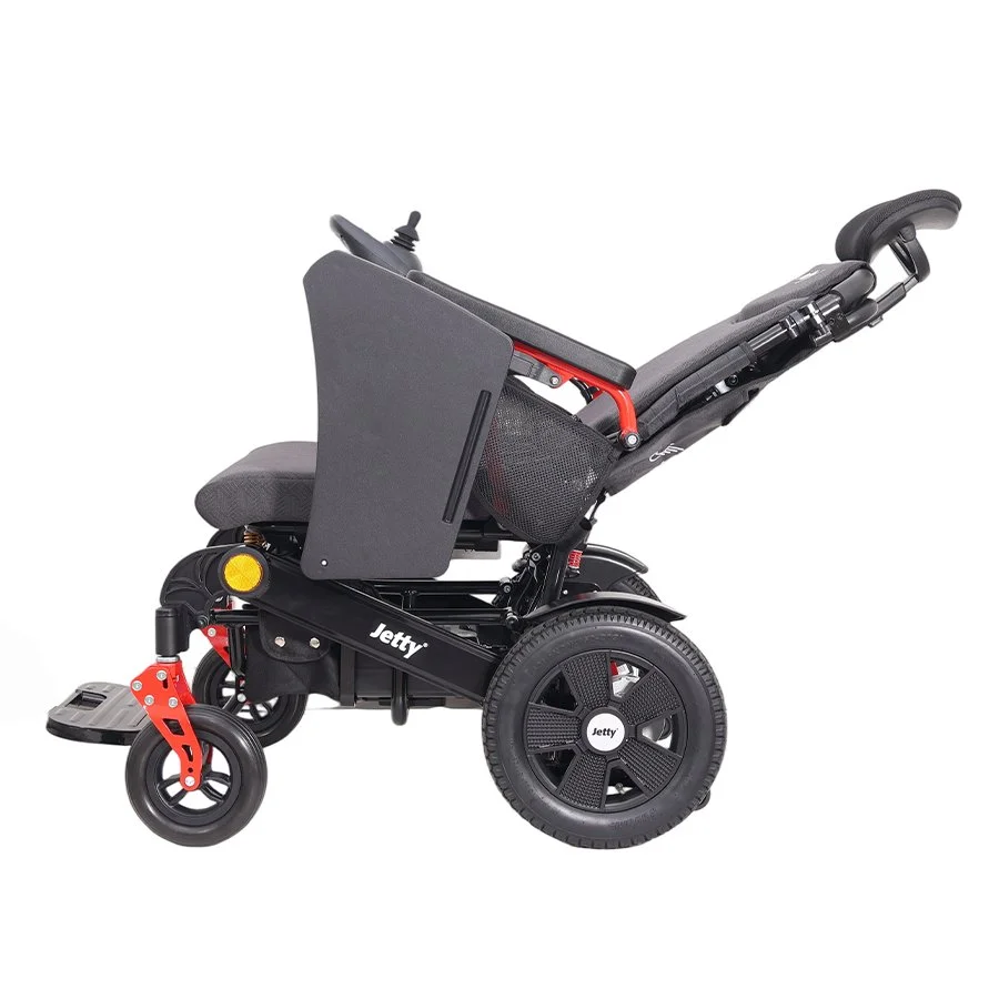 Jetty JT-310 sırtlığı öne katlanırken yandan görünüm