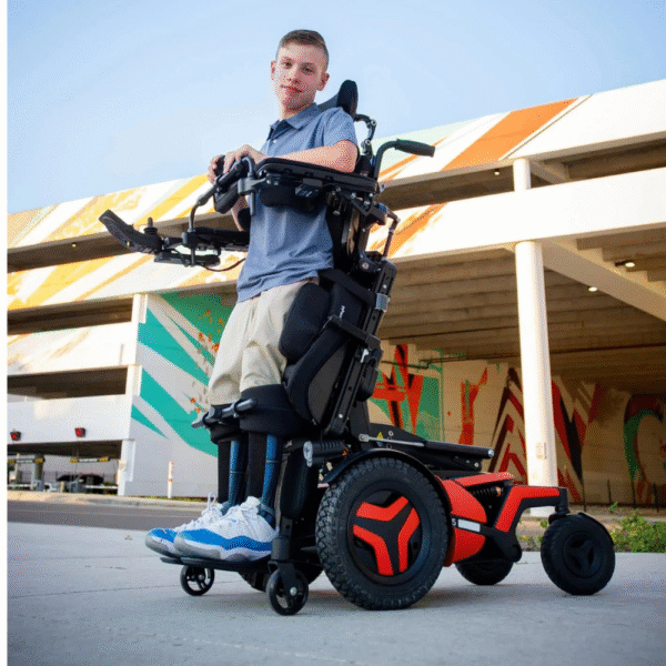 Permobil F5 Corpus VS Ayağa Kaldırma Özellikli Akülü Tekerlekli Sandalye (1)