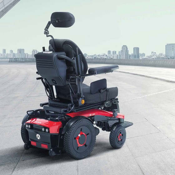 İnvacare Aviva RX40 Sırt Yatar Ayak Kalkar Özellikli Akülü Tekerlekli Sandalye (1)